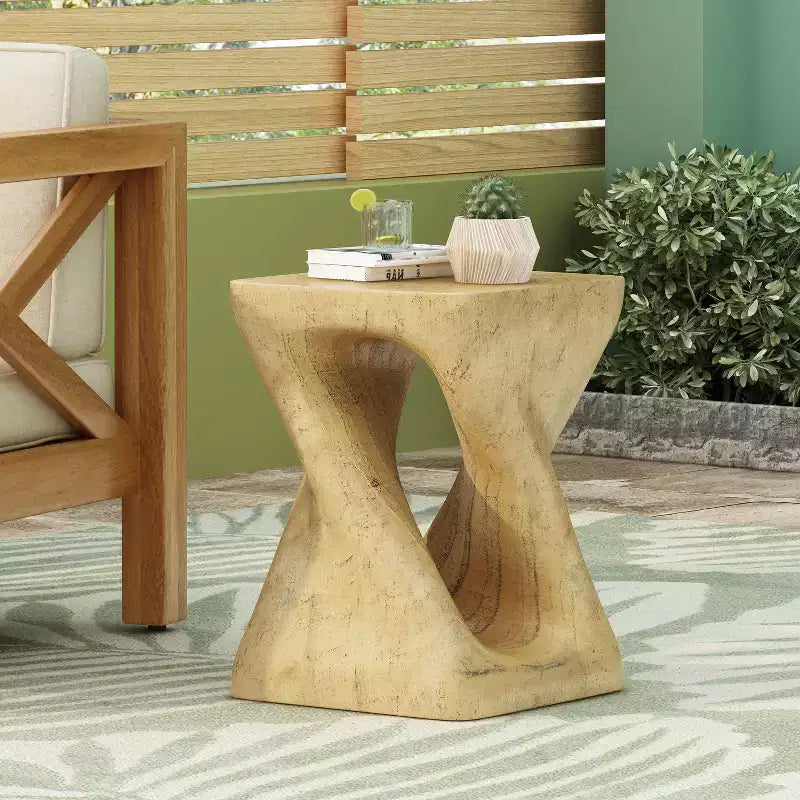 Table d'appoint à torsion abstraite moderne avec texture aspect bois