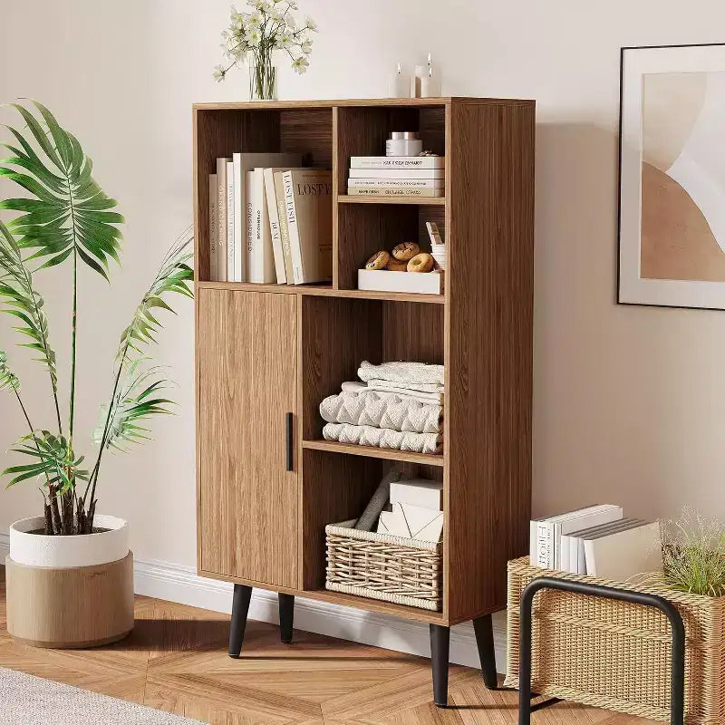 Petite bibliothèque à 4 niveaux avec pieds, étagère courte autoportante en bois avec porte, organiseur de rangement multifonctionnel en forme de cube, couleur noyer, pour salon, bureau