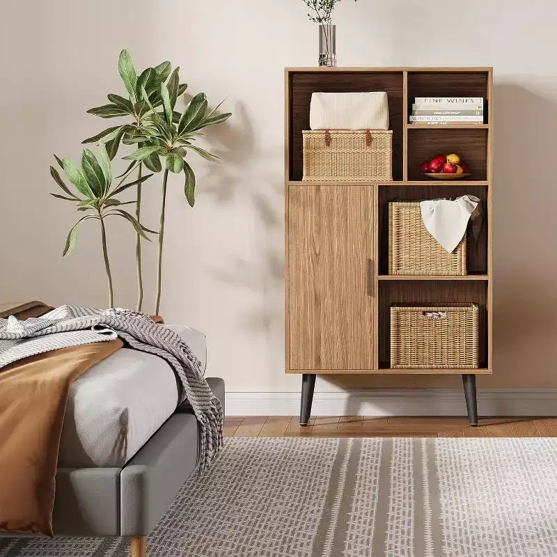 Petite bibliothèque à 4 niveaux avec pieds, étagère courte autoportante en bois avec porte, organiseur de rangement multifonctionnel en forme de cube, couleur noyer, pour salon, bureau