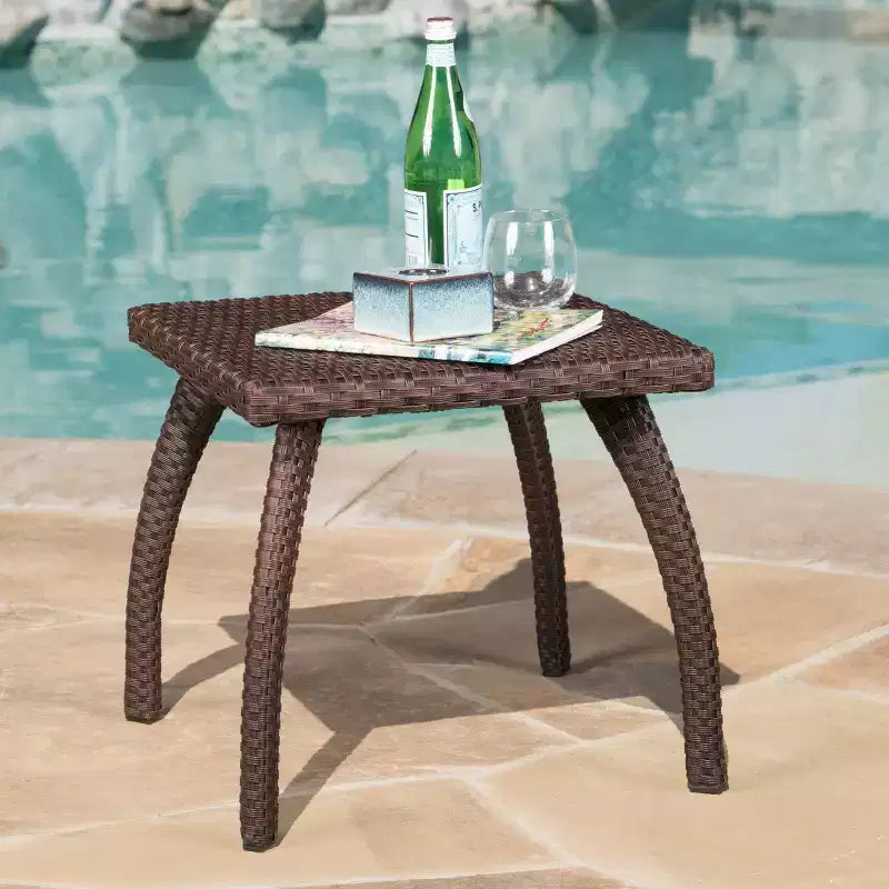 Petite table d'appoint, table basse d'appoint, table de chevet en rotin, table d'appoint carrée de style moderne du milieu du siècle pour salon, chambre, balcon