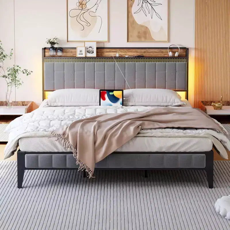 Cadre de lit double avec tête et pied de lit en bois, lumière LED réglable et station de charge, espace de rangement