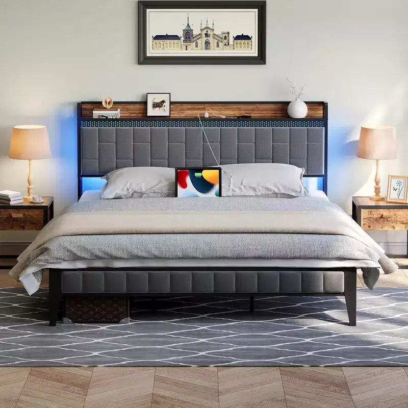Cadre de lit double avec tête et pied de lit en bois, lumière LED réglable et station de charge, espace de rangement